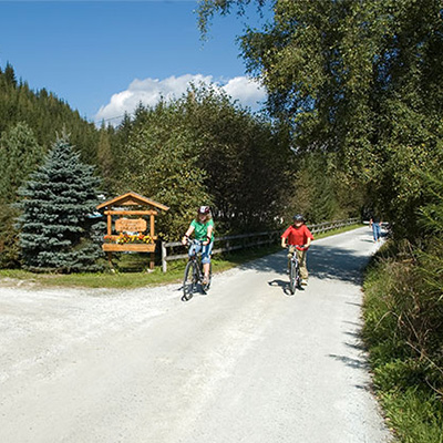 Kinder beim Radfahren